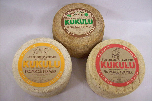 Une grande variété de fromages à la ferme Kukulu à Espelette